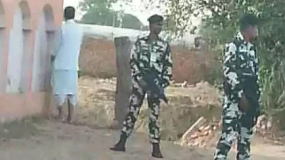 பொது இடத்தில் சிறுநீர் கழித்த மத்திய அமைச்சர்