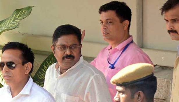 இரட்டை இலைக்கு லஞ்சம்: ஏஜெண்டு நரேசிடம் ஹவாலா பணம் ரூ.50 லட்சம் சிக்கியது