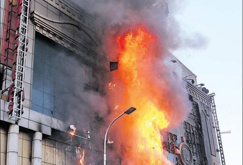 சென்னை சில்க்ஸ் கட்டிடத்தை இடிக்கும் பணி ஒத்திவைப்பு