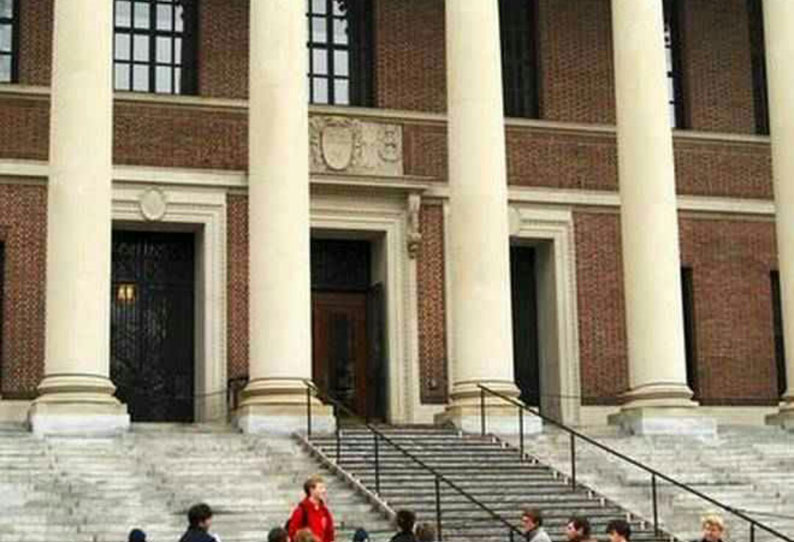 அமெரிக்காவில் படிக்கும் வெளிநாட்டு மாணவர்கள் ஆண்டுதோறும் பதிவு செய்வது பற்றி பரிசீலனை