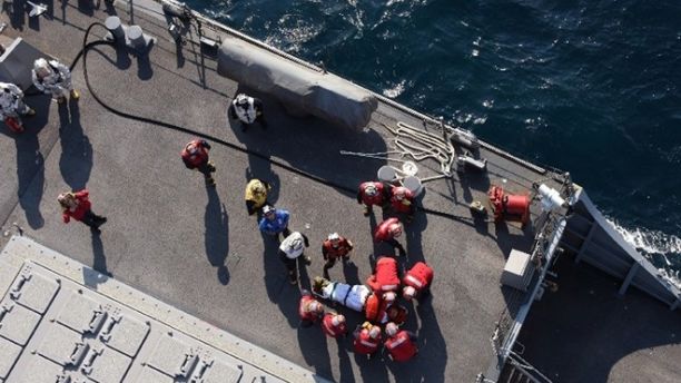 அமெரிக்க போர்கப்பல் சரக்குக் கப்பலுடன் மோதல் : 7 மாலுமிகளை காணவில்லை