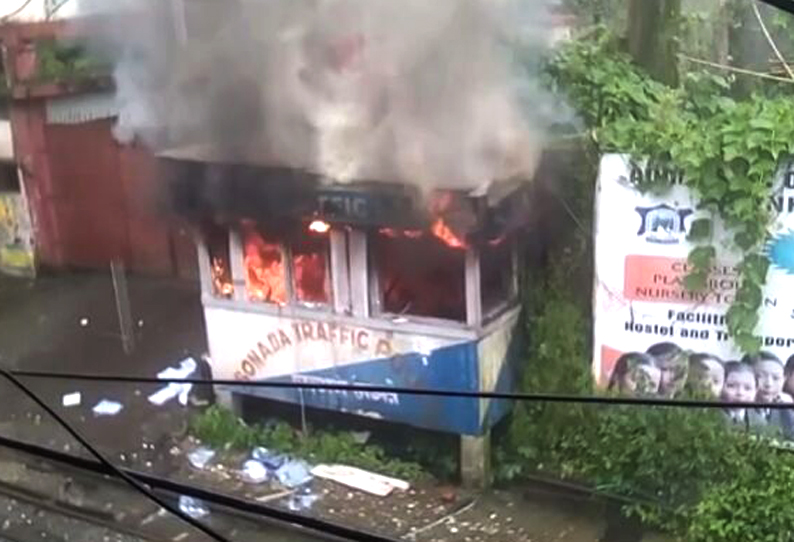 டார்ஜிலிங்கில் போலீஸ் நிலையம் முற்றுகை : மீண்டும் போராட்டம்