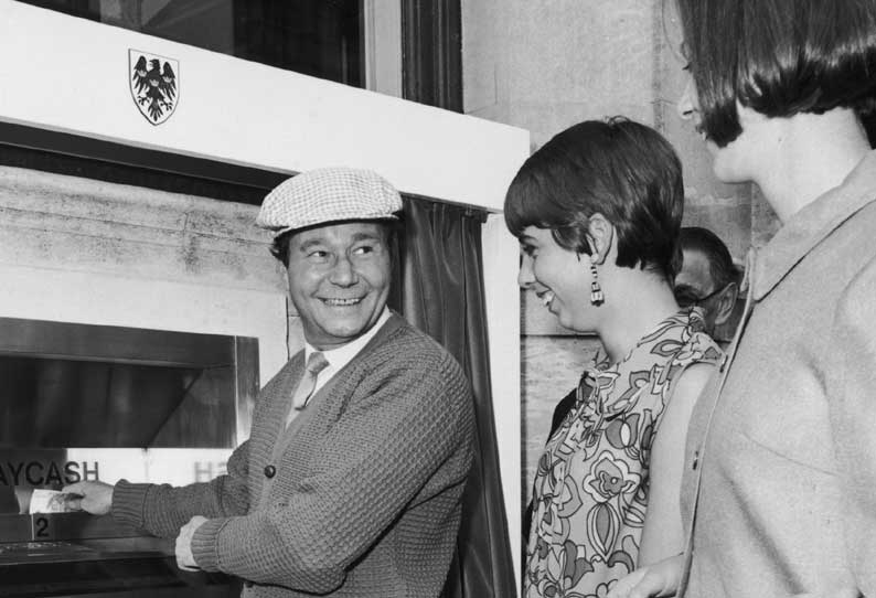 ஏ.டி.எம். உபயோகத்தில் வந்து இன்றோடு 50 ஆண்டுகள் ஆகின்றன