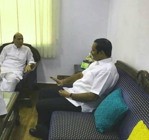 நீட் தேர்வை ரத்து செய்யும் அவசரச் சட்டத்தை உடனே நிறைவேற்ற வேண்டும்: அன்புமணி  ராஜ்நாத்சிங்கிடம் மனு