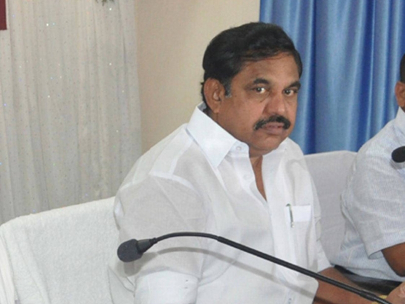 அதிமுக: தினகரன், சசிகலாவை நீக்குவதாக எடப்பாடி அறிவிப்பு; “நேற்று பெய்த மழையில் இன்று பூத்த காளானின் அறிவிப்பு” தன்னைக் கட்டுப்படுத்தாது என்கிறார் தினகரன்