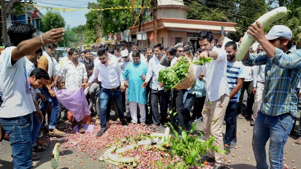 மத்திய பிரதேசம் : விவசாயிகள் போராட்டத்தில் போலிஸார் சுட்டு 5 பேர் பலி