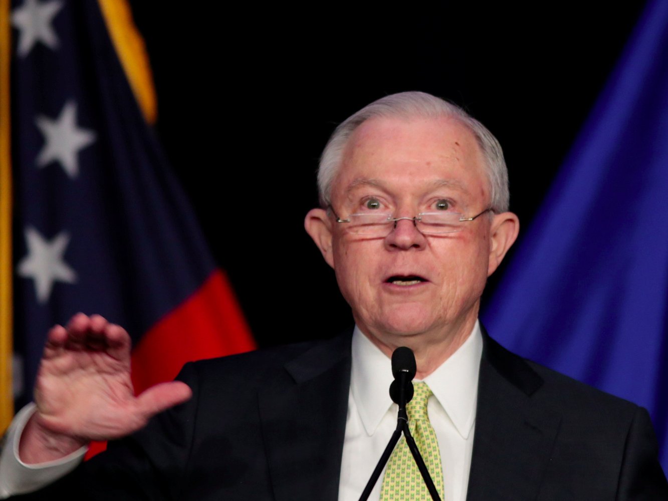 ரஷ்யாவுடன் இணக்கம் என்பது பொய்; கோமியின் பதவி நீக்கம் சரிதான்:  ஜெஃப் செஷன்ஸ்