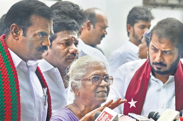 மூன்று அதிமுக ஆதரவு எம்.எல்.ஏ - க்கள் மீண்டும் ஸ்டாலினுடன் சந்திப்பு