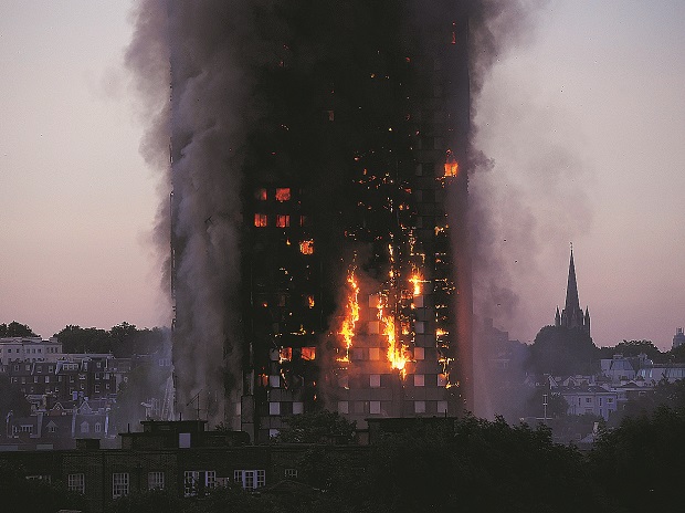 லண்டன் அடுக்கு மாடி கட்டிட தீ விபத்து: சாவு எண்ணிக்கை 12 ஆக உயர்வு