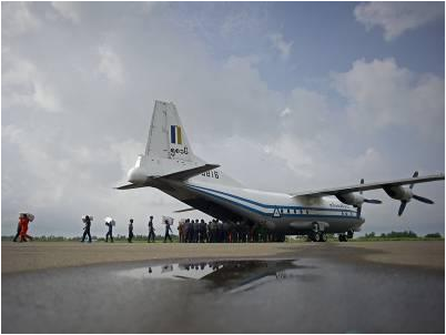 மியான்மரில் 104 பேருடன் காணாமல்போன ராணுவ விமானம் கடலில் விழுந்ததாக தகவல்