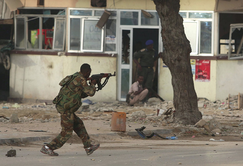 சோமாலியா: ராணுவம் - பயங்கரவாதிகள் மோதலில் 18 பயங்கரவாதிகள் பலி