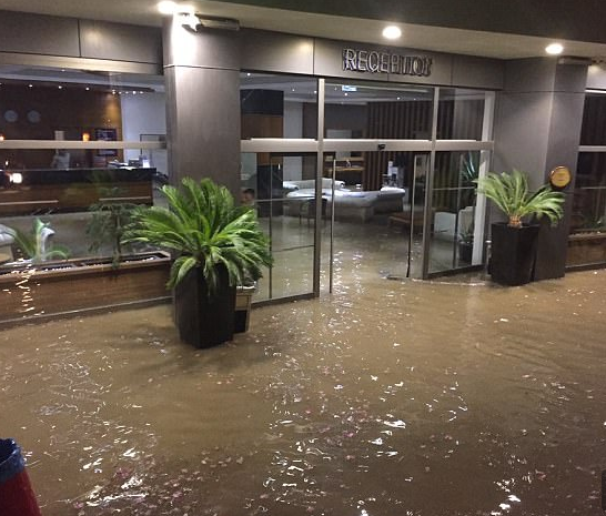 துருக்கி - கிரீக்கில் 6.7 அளவு நிலநடுக்கம், ஆழிப்பேரலை ஏற்பட்டது